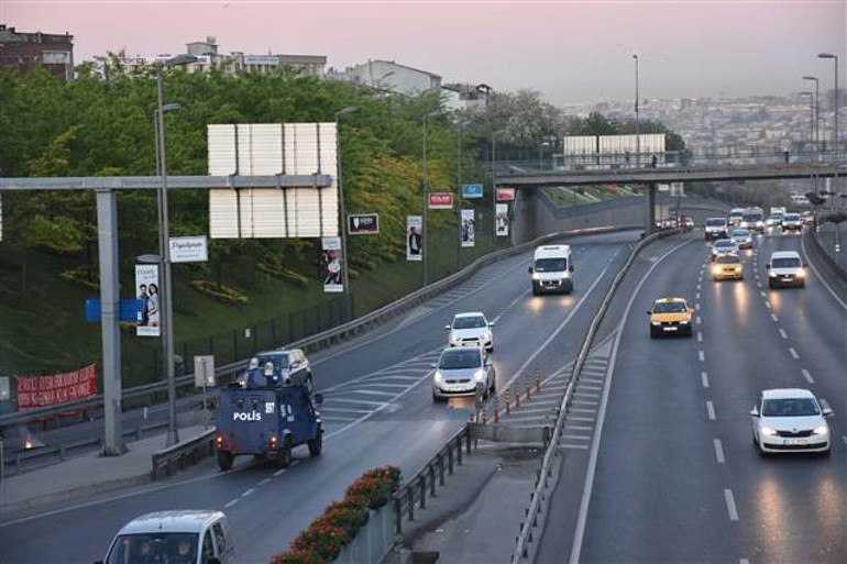 Okmeydanı'nda bomba ihbarı trafiği birbirine kattı! - Resim: 0