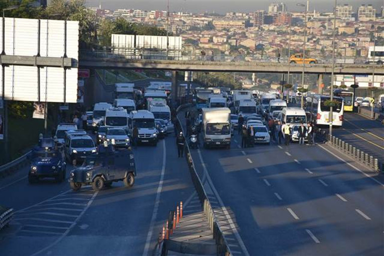 Okmeydanı'nda bomba ihbarı trafiği birbirine kattı! - Resim: 1