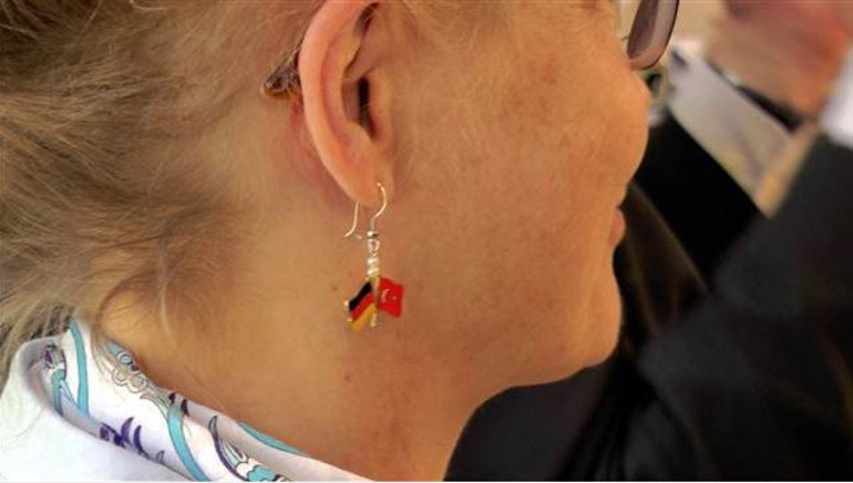 Kritik ziyarete bu küpeler damga vurdu - Resim: 0