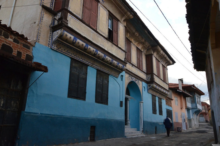 Bir dünya kapısı: Kula (Manisa)