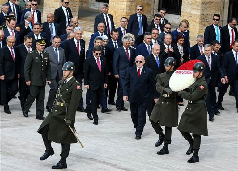 Anıtkabirde dikkat çeken ayrıntı