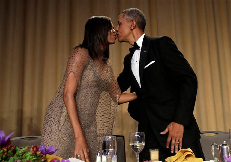 Obamadan espri bombardımanı