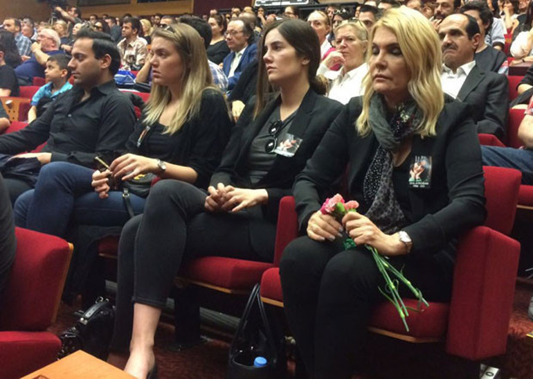 Oya Aydoğanı onbinler uğurladı