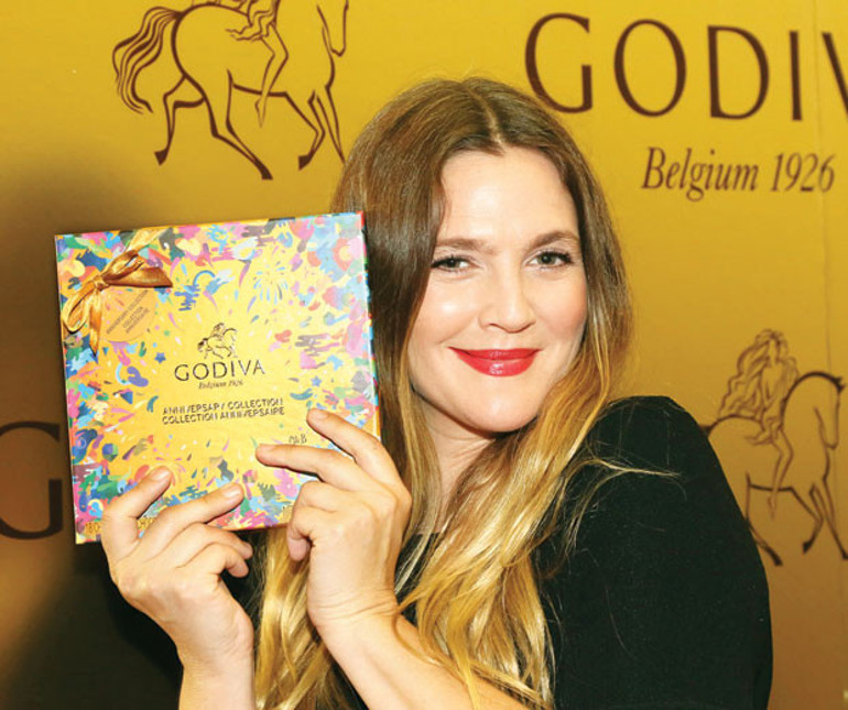 Charlie’nin Meleği Lady Godiva’yı tanıttı