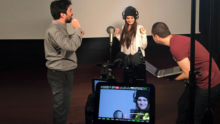 Üniversiteliler, kiliple, öğretmenlerinin dönmesini sağladı