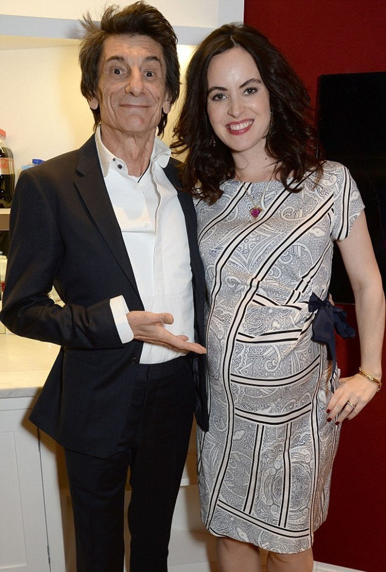 The Rolling Stones gitaristi Ronnie Wood baba oldu