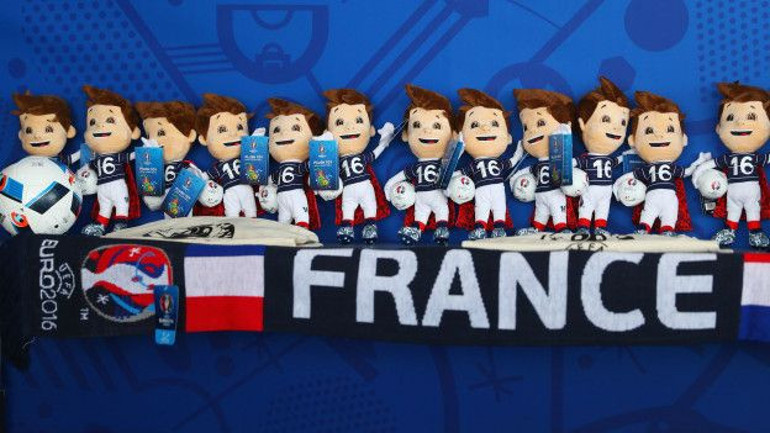 EURO 2016nın maskotu UEFAyı zor durumda bıraktı