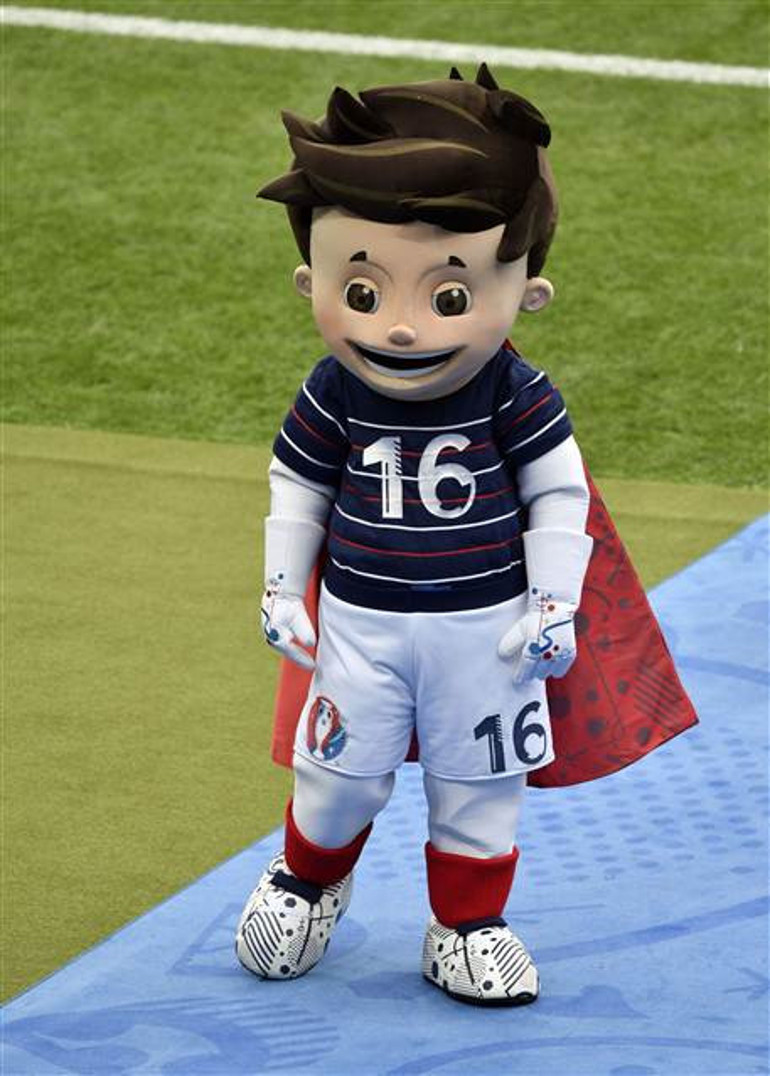 EURO 2016nın maskotu UEFAyı zor durumda bıraktı