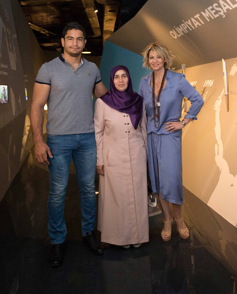 Yaşantımla, hayat felsefemle, güreşe duyduğum tutkuyla gençlere örnek olmaya çalışıyorum…