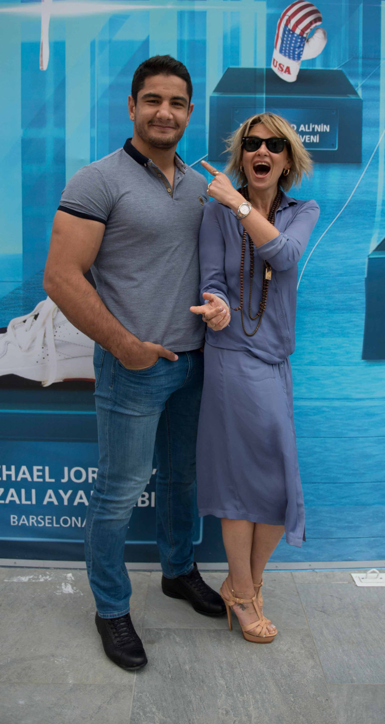 Yaşantımla, hayat felsefemle, güreşe duyduğum tutkuyla gençlere örnek olmaya çalışıyorum…