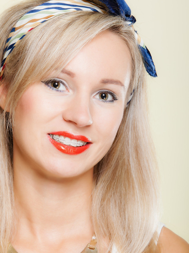 İleri yaşlarda diş teli taktırmak mümkün mü