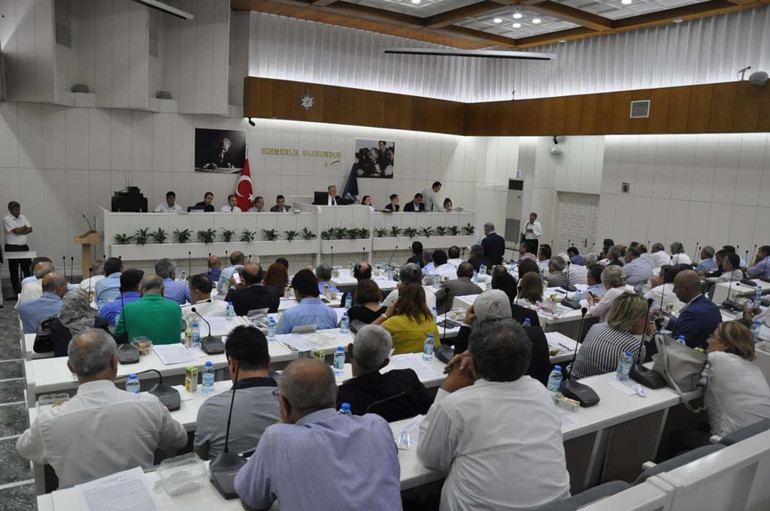 Mecliste yüksek tansiyon