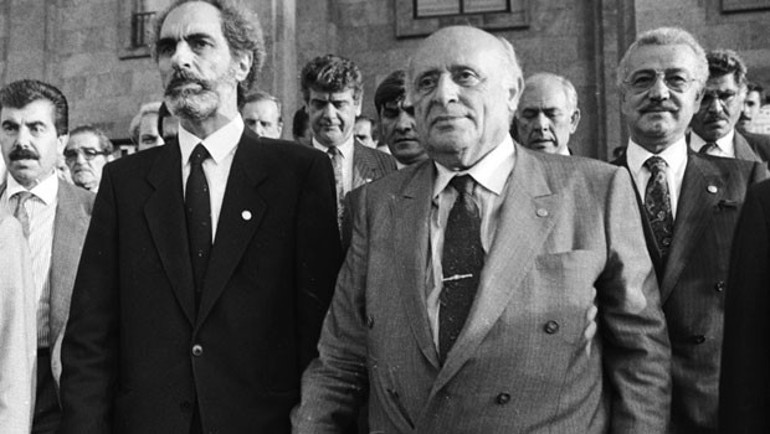 Saraydan çıktı, taksiye bindi ve... Kayboldu