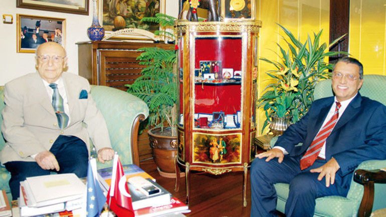 Saraydan çıktı, taksiye bindi ve... Kayboldu