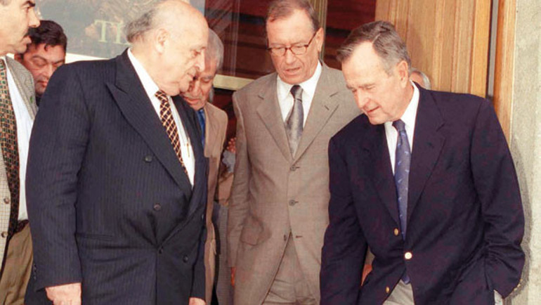 Saraydan çıktı, taksiye bindi ve... Kayboldu