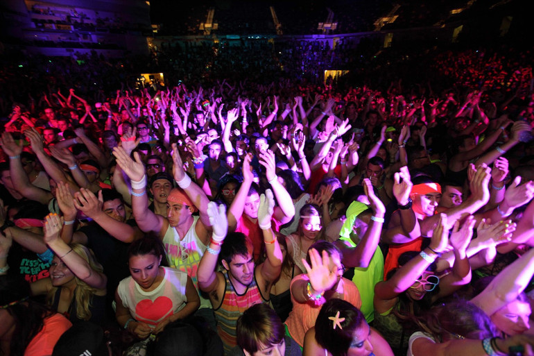 Beyaz Rusyada gece hayatını anlamak için en doğru şehir: Minsk