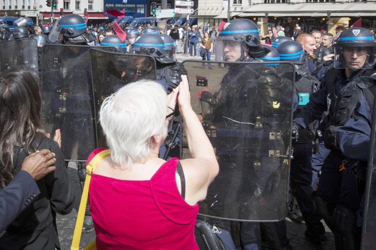 Fransa’da 30 bin kişi, yeni çalışma yasasını protesto etti