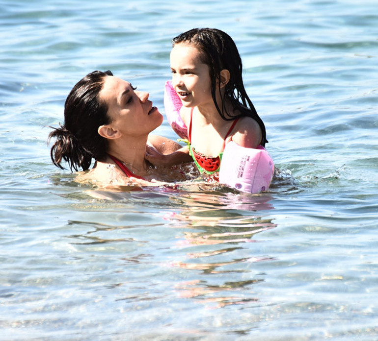 Yeşim Salkım, Hakan Eratik tatilde