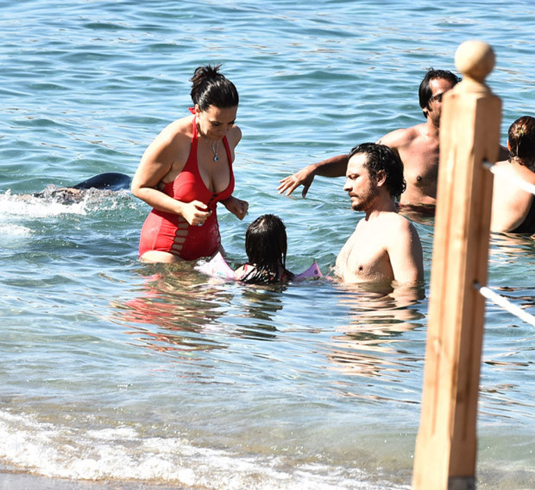 Yeşim Salkım, Hakan Eratik tatilde