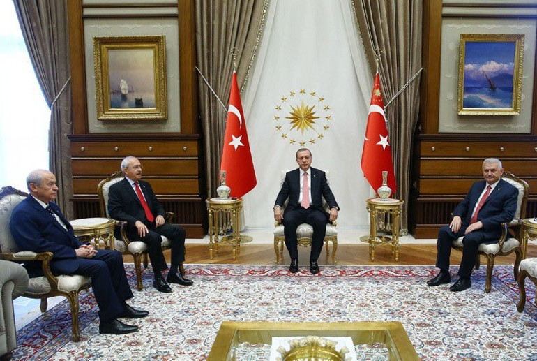 Cumhurbaşkanlığı Sarayındaki tarihi toplantı 2 saat 40 dakika sürdü