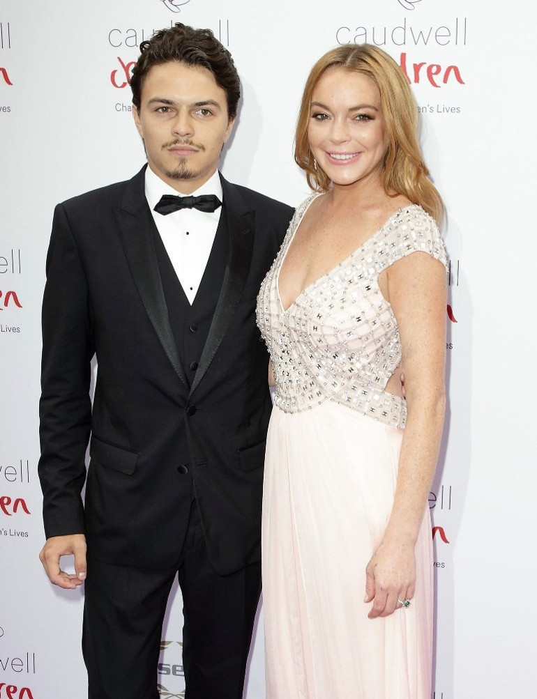 Lindsay Lohan özür diledi