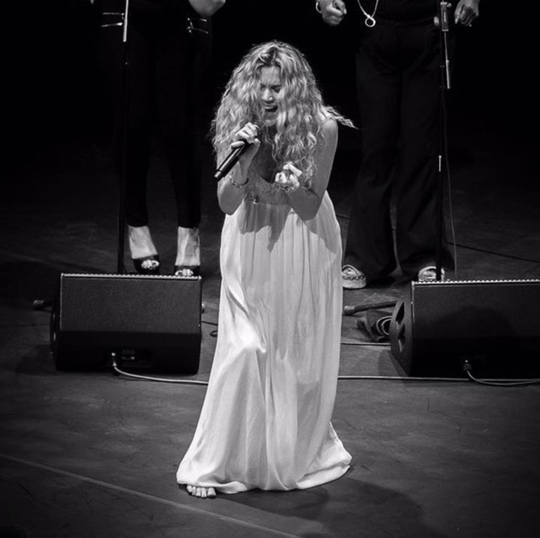 İYİ Kİ GELDİN JOSS STONE