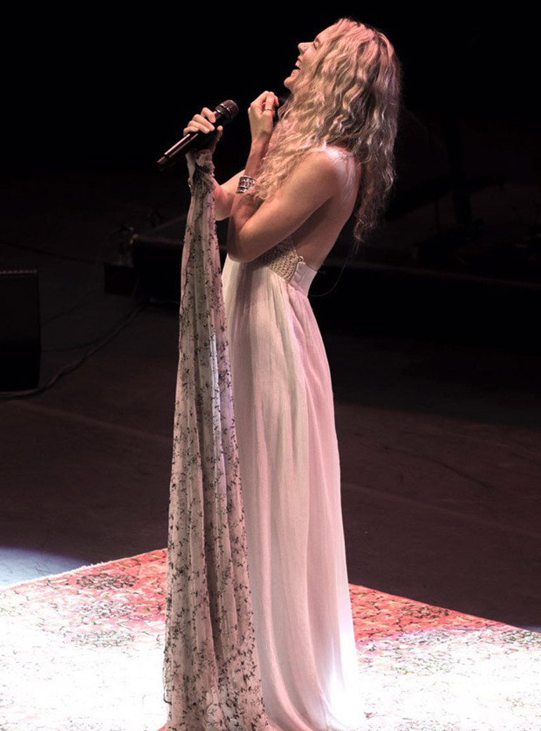 İYİ Kİ GELDİN JOSS STONE
