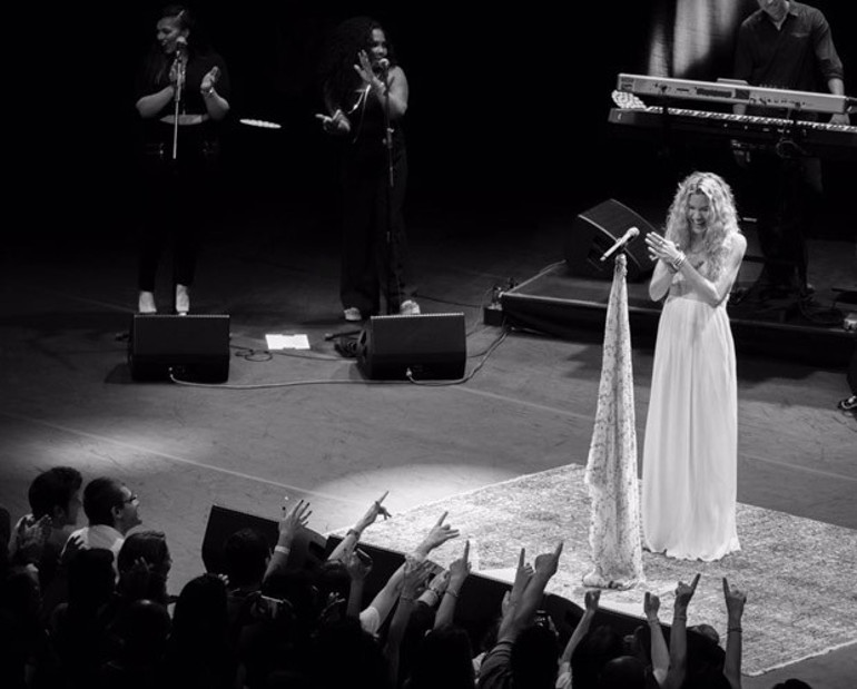 İYİ Kİ GELDİN JOSS STONE