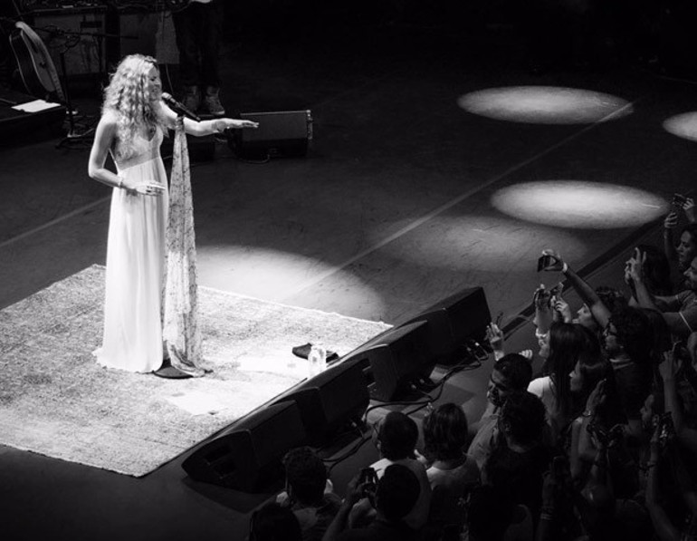 İYİ Kİ GELDİN JOSS STONE