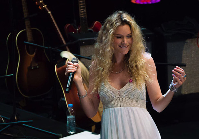 İYİ Kİ GELDİN JOSS STONE