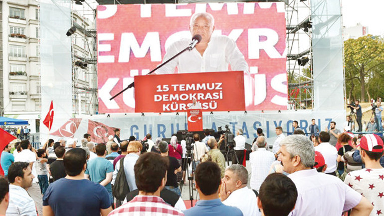 Papa’dan ‘darbe’ mesajı