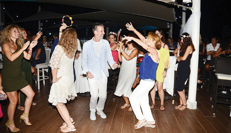 Türk kontes Rihanna’nın kulisinde