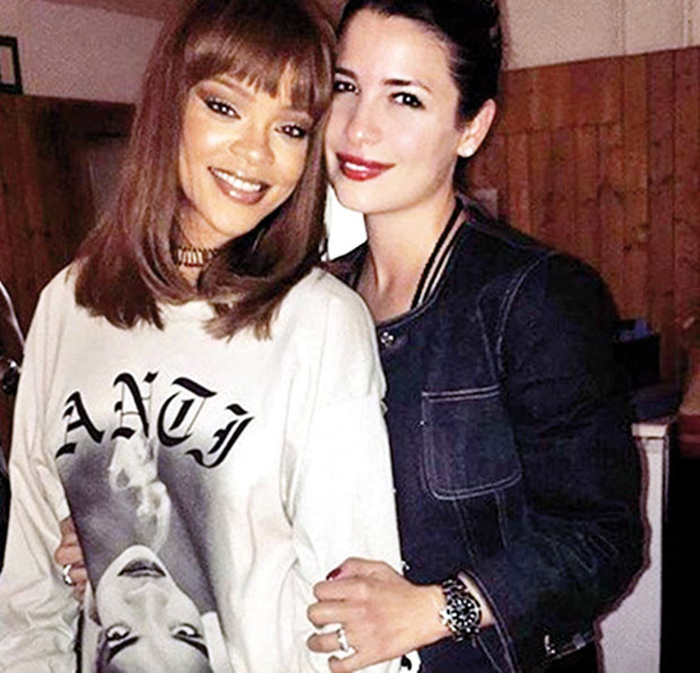Türk kontes Rihanna’nın kulisinde