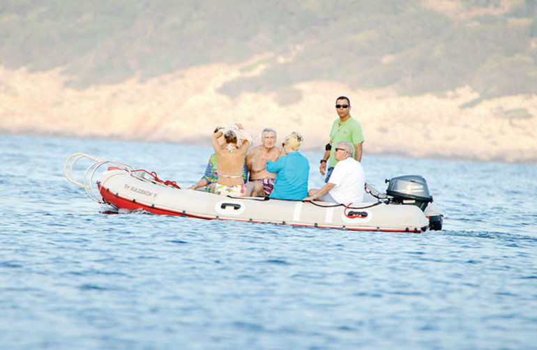 Türk kontes Rihanna’nın kulisinde