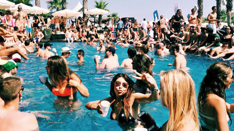 3 gün 3 gece Nikki Beach eğlencesi