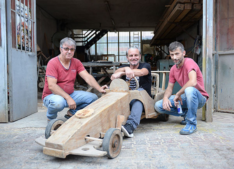 Gerçekleri pistte, ahşapları Formulazda: Laz Rover, Lazwagen, Lazda...