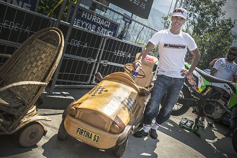 Gerçekleri pistte, ahşapları Formulazda: Laz Rover, Lazwagen, Lazda...