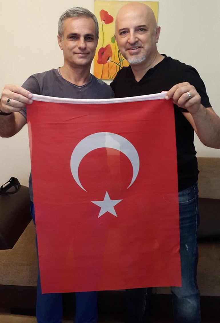 Ünlü komedyen Yavuz Seçkin 15 Temmuz gazisi Gürsel Erden’i ziyaret etti