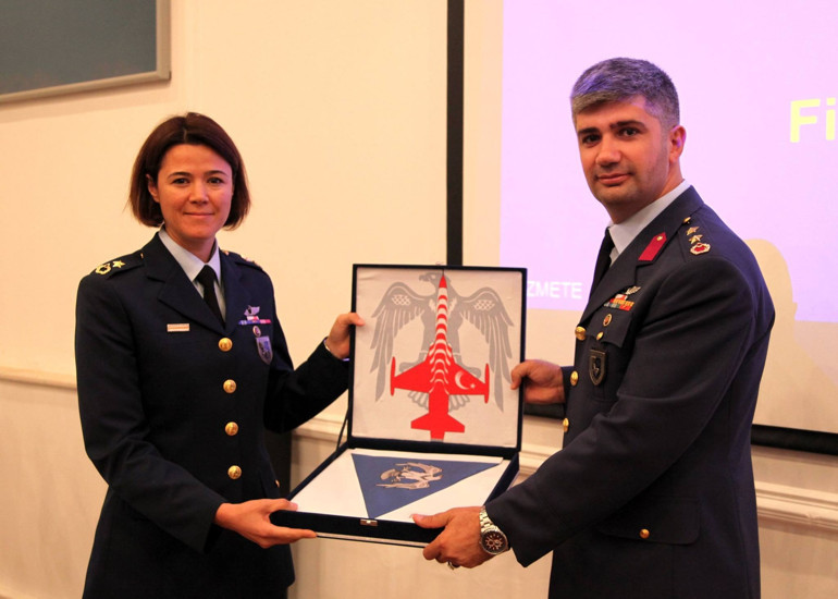 Türk Hava Kuvvetlerine ilk kadın filo komutanı