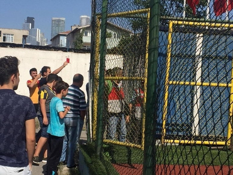 Deniz Ateş Bitnele taraftardan kırmızı kart