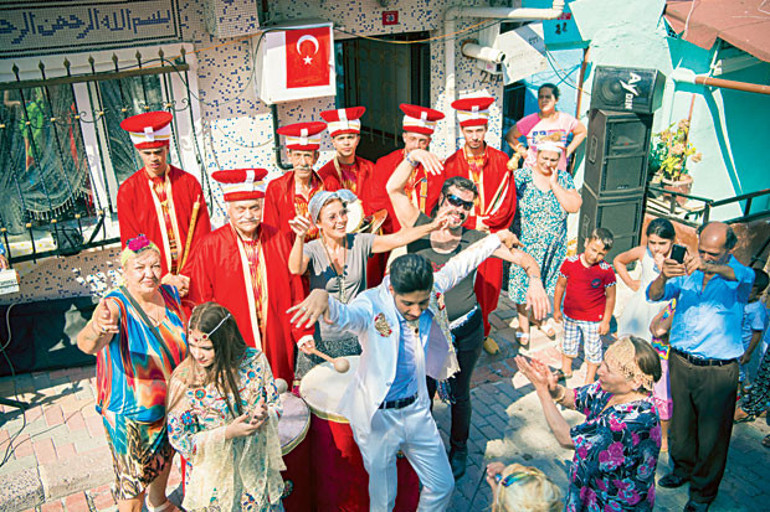 İşte geleneksel  roman nişanı