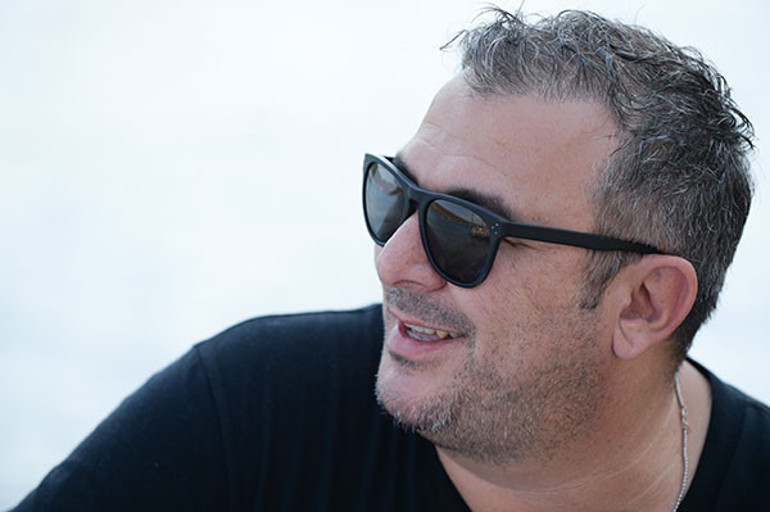 Yunanistanın en ünlü şarkıcısı Antonis Remos: Atatürk’le sadece hemşeri değil, aynı köydeniz