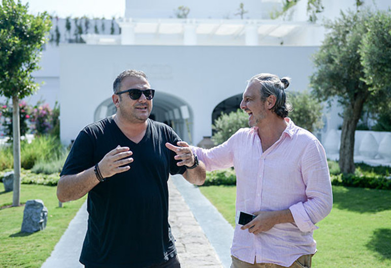 Yunanistanın en ünlü şarkıcısı Antonis Remos: Atatürk’le sadece hemşeri değil, aynı köydeniz