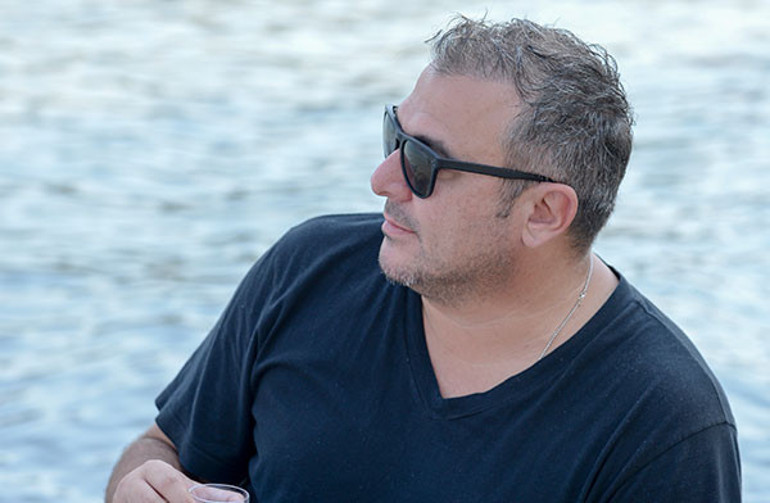 Yunanistanın en ünlü şarkıcısı Antonis Remos: Atatürk’le sadece hemşeri değil, aynı köydeniz
