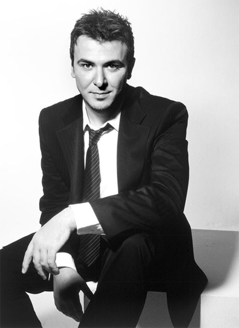 Yunanistanın en ünlü şarkıcısı Antonis Remos: Atatürk’le sadece hemşeri değil, aynı köydeniz