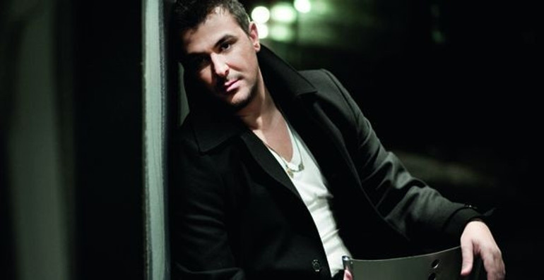 Yunanistanın en ünlü şarkıcısı Antonis Remos: Atatürk’le sadece hemşeri değil, aynı köydeniz