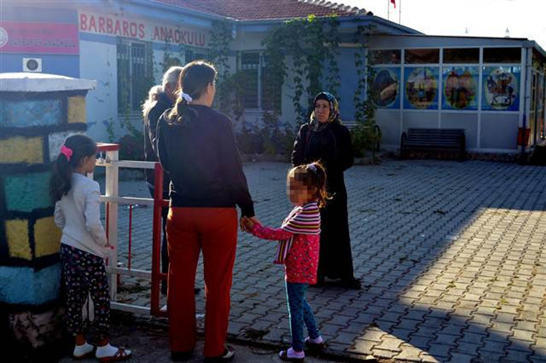 Öğretmen eşi açığa alınan anaokulu müdürü okulda yaşamına son verdi