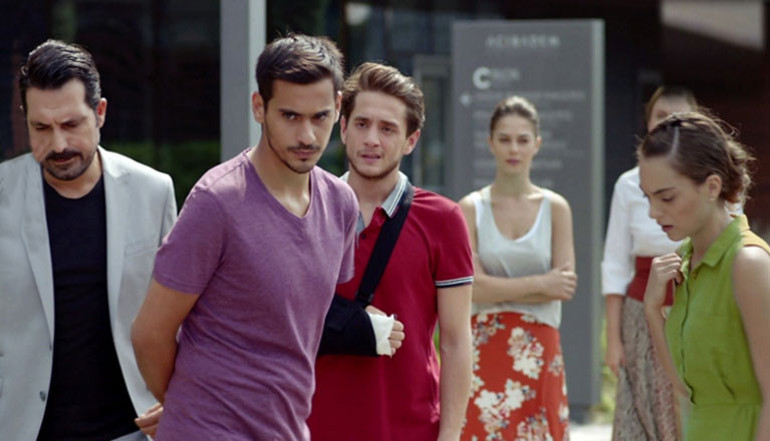 Kaslarıyla değil oyunculuğuyla gündeme gelen adam: Caner Şahin