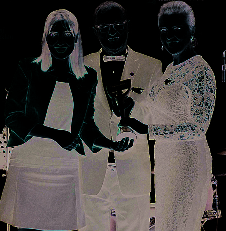 Tuba İnci Küpeli Kız oldu