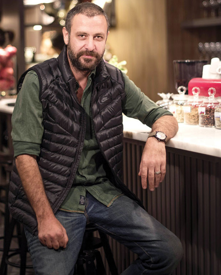 Yaşarken anonim olduk iyi mi